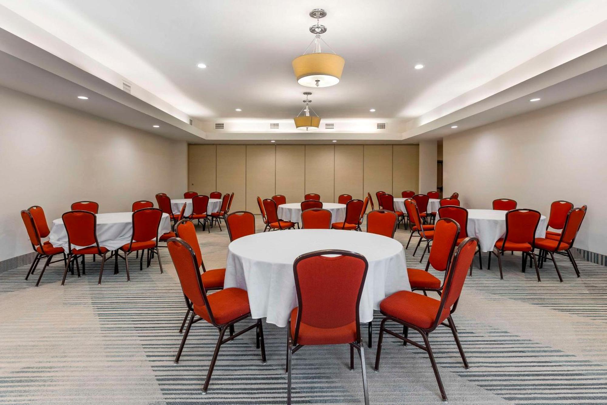 Comfort Inn & Suites Verona At Turning Stone Resort Casino Exteriér fotografie