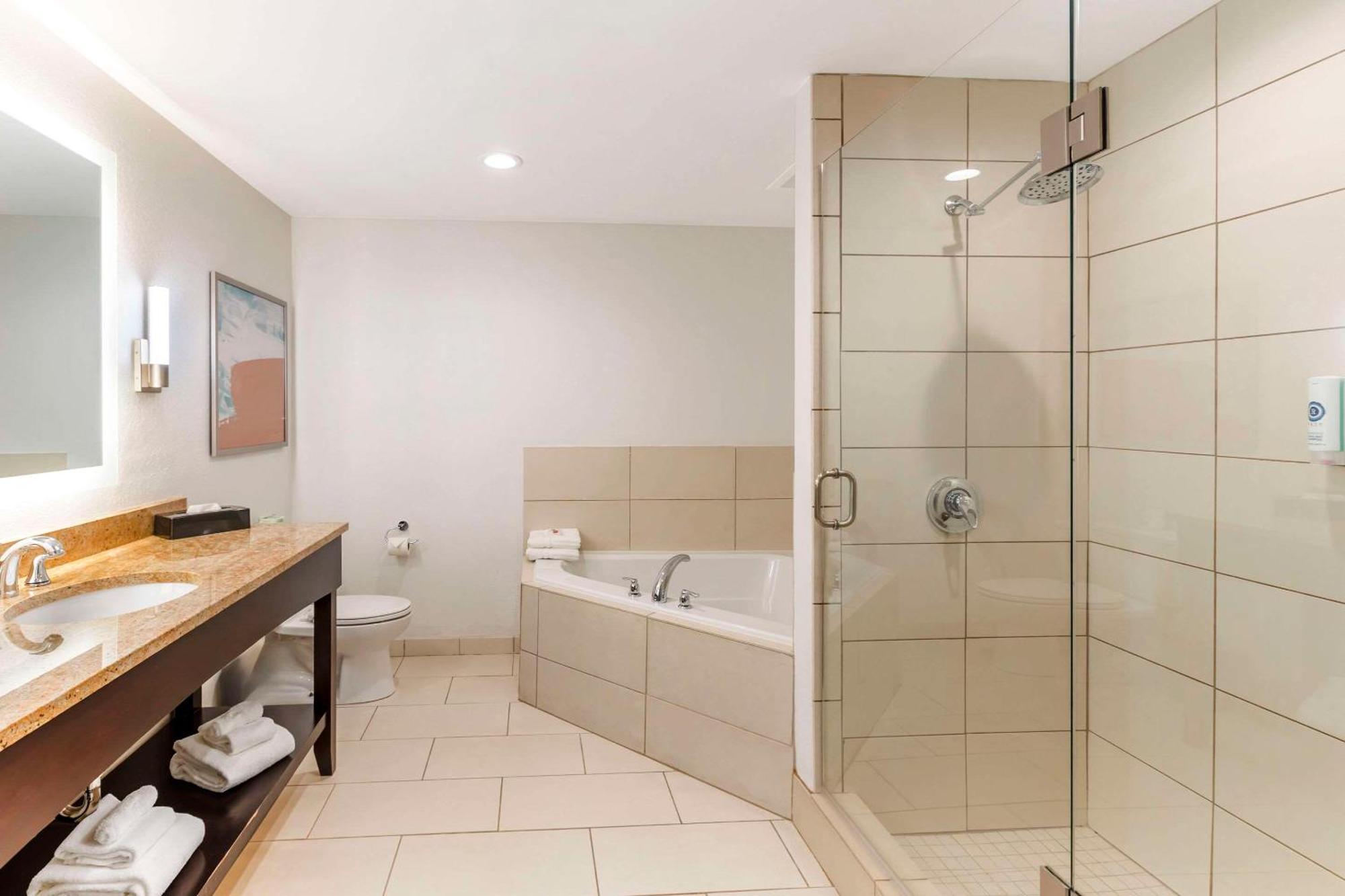 Comfort Inn & Suites Verona At Turning Stone Resort Casino Exteriér fotografie