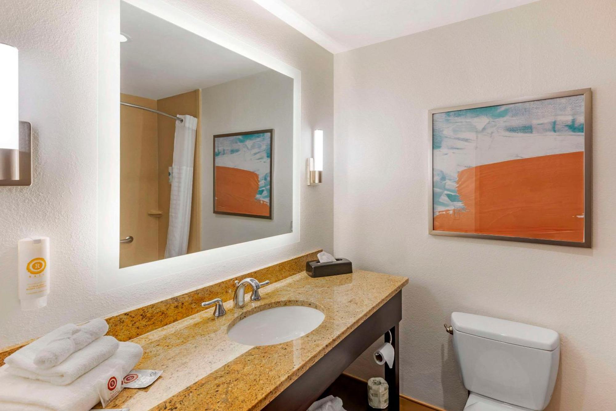 Comfort Inn & Suites Verona At Turning Stone Resort Casino Exteriér fotografie