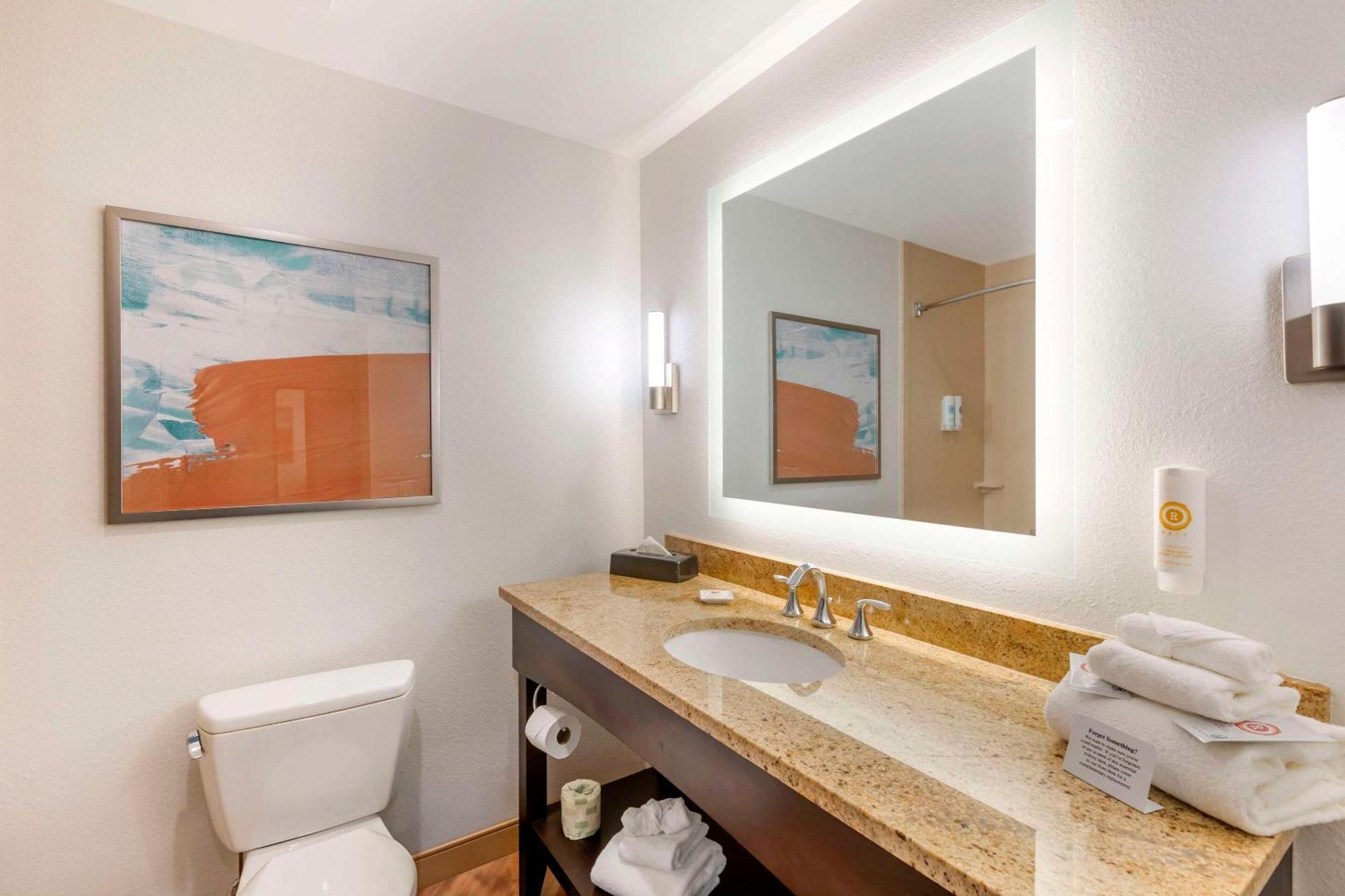 Comfort Inn & Suites Verona At Turning Stone Resort Casino Exteriér fotografie
